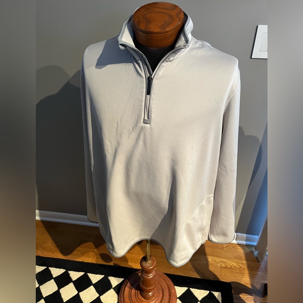 Men’s tan & gray van Heusen traveler size xxl.
